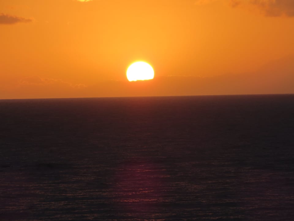 Sonnenuntergang vom Balkon aus gesehen Aska Hotel Just in Beach
