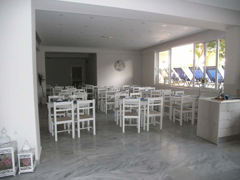 Teil des Restaurants Dimitrios Beach Hotel