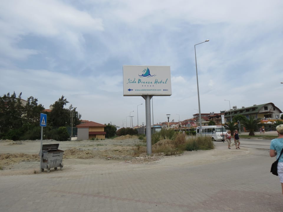 Hinweistafel zum Hotel Side Breeze Hotel