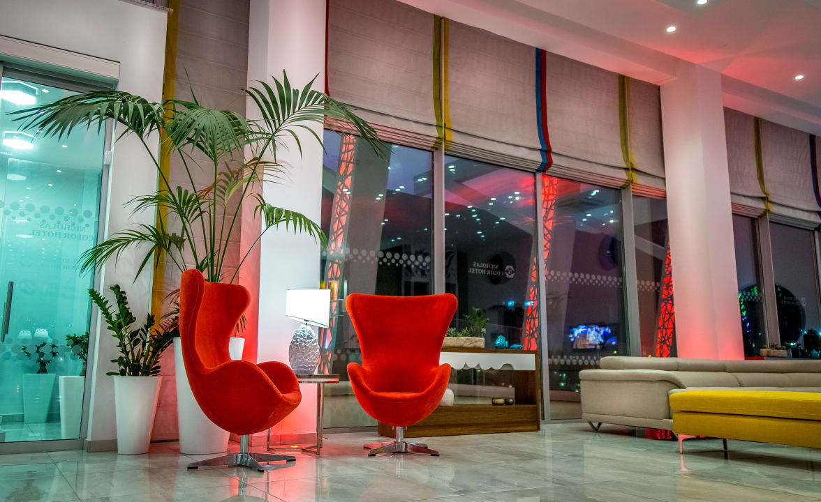 Lobby Nicholas Color Hotel