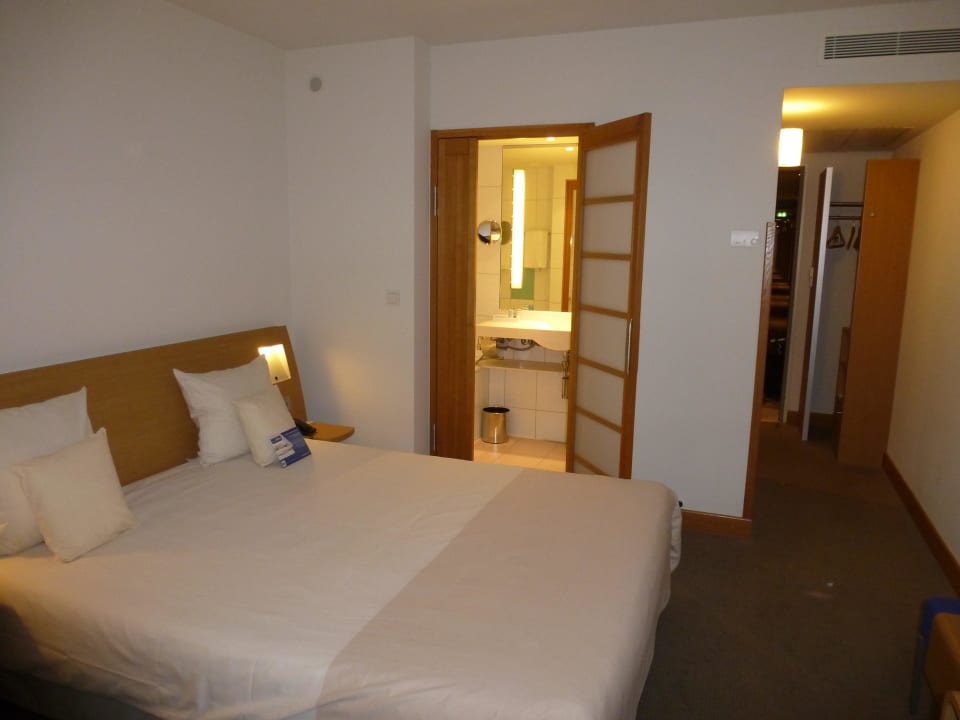 Blick ins Bad Novotel Hamburg City Alster