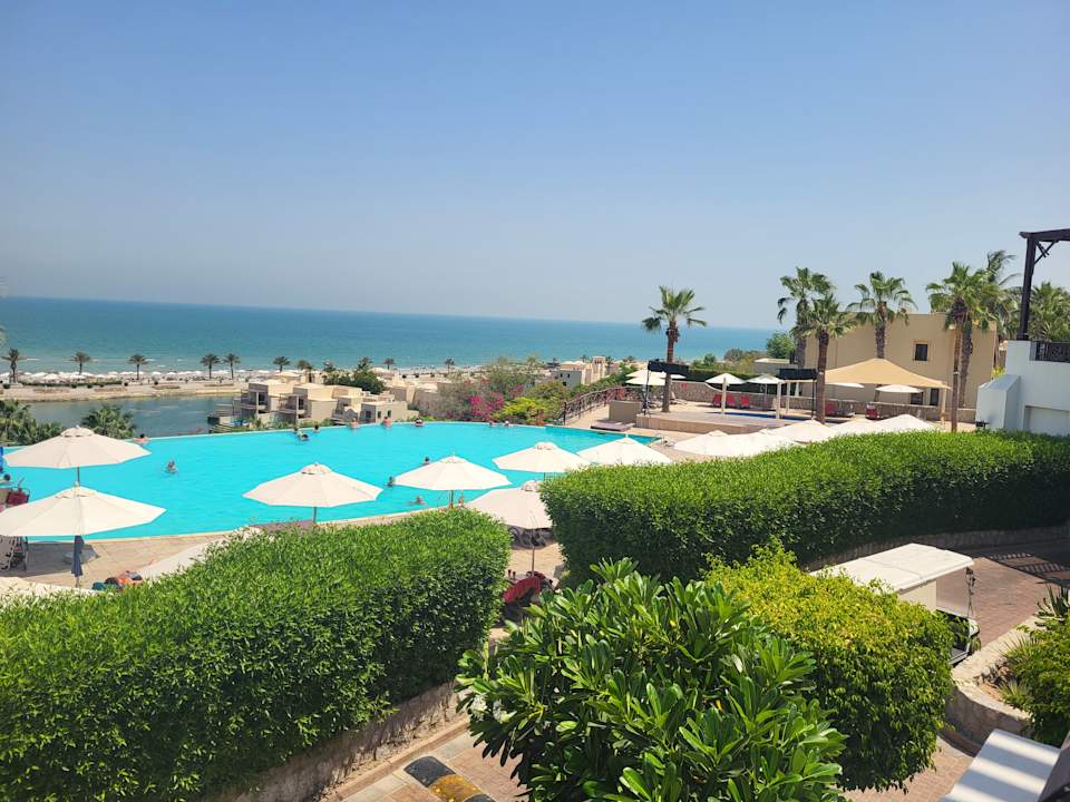 Pool The Cove Rotana Resort
