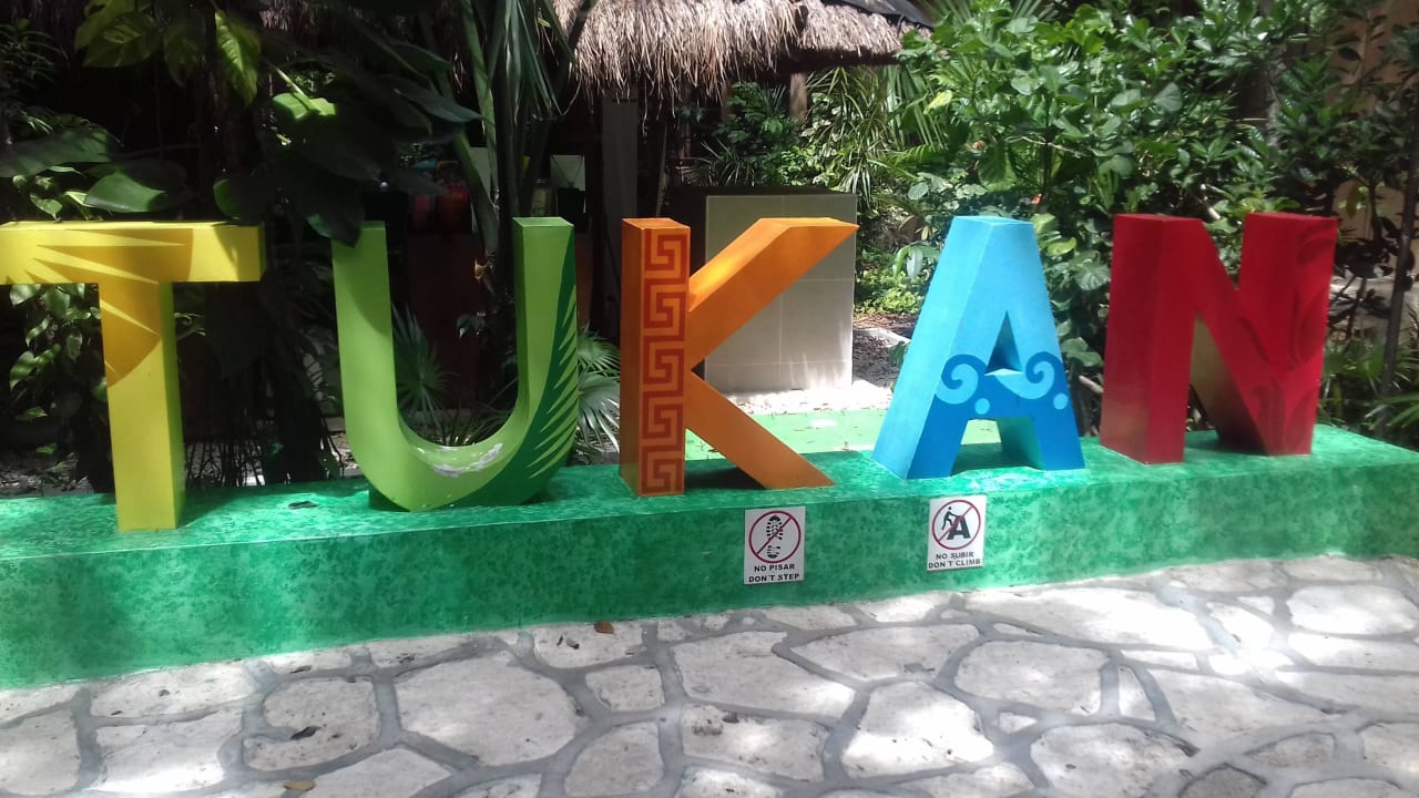 Hotelname im Innenbereich Tukan Hotel Playa del Carmen