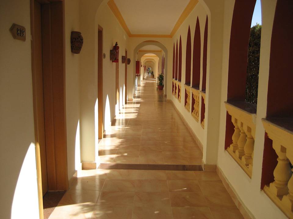 Eingänge zu den Zimmern Pickalbatros Alf Leila Wa Leila Resort - Neverland Hurghada