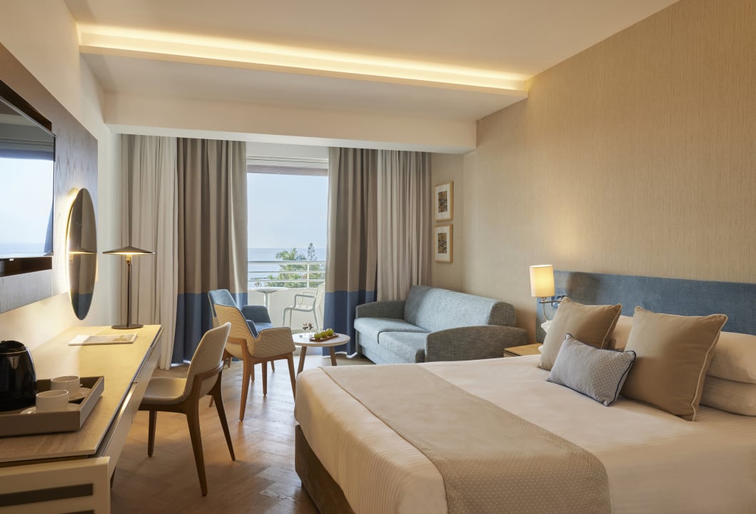 Zimmer Mediterranean Beach Hotel