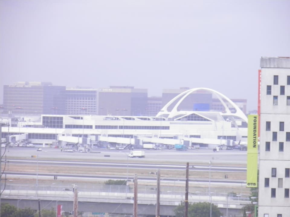 Aussicht auf den Flughafen LAX Custom Hotel