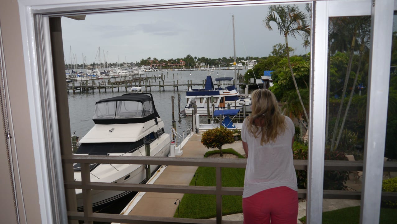 Der Ausblick zum Hafen Cove Inn Hotel & Marina