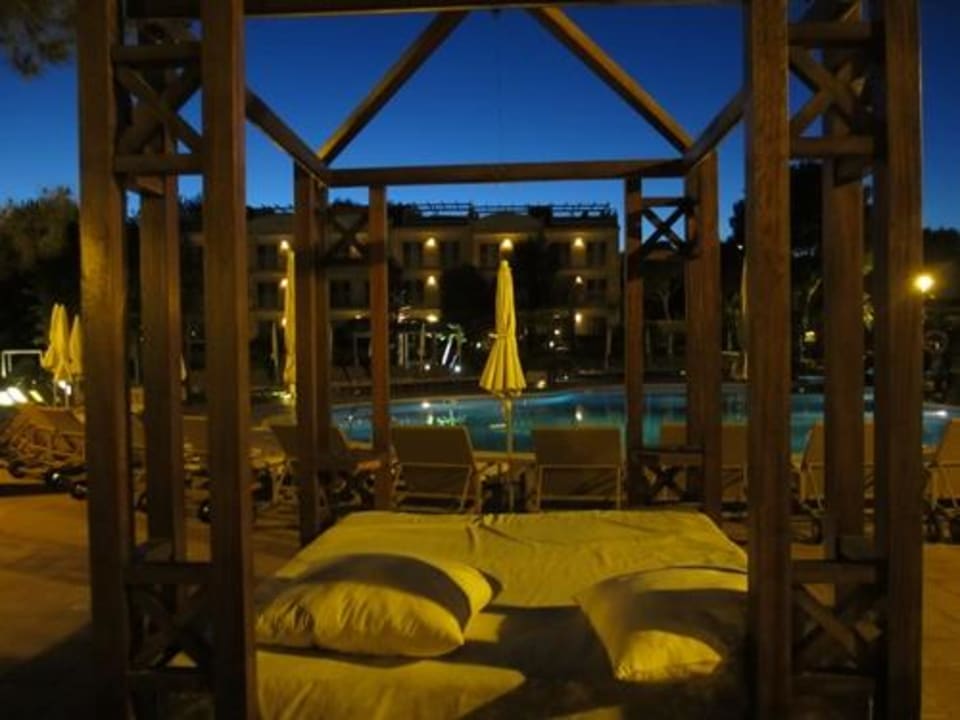 Bei Nacht VIVA Cala Mesquida Suites & Spa 16+