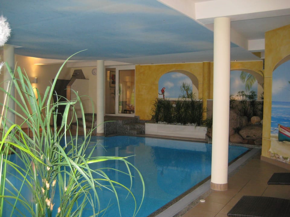Schöner Poolbereich *Pool existiert nicht mehr* REGIOHOTEL Berghotel Ilsenburg
