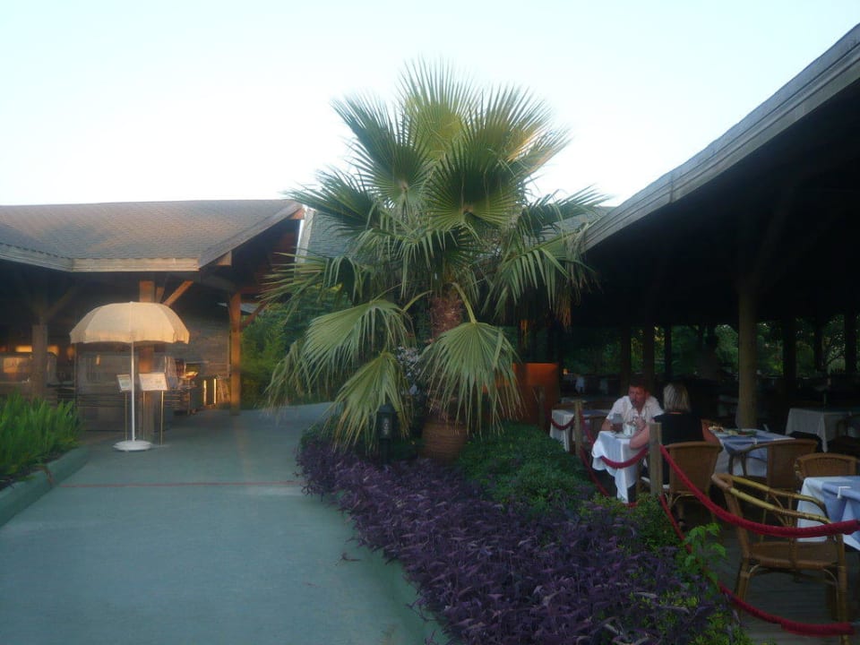 Blick auf das Strandrestaurant Trendy Aspendos Beach Hotel