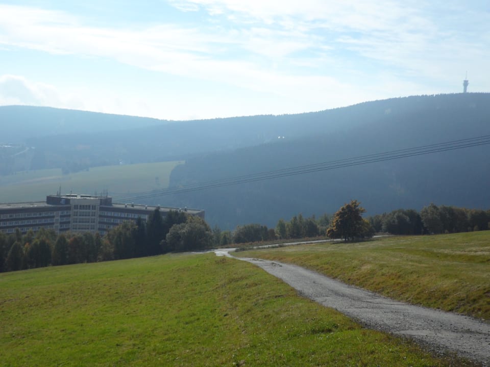 Von "hinten" AHORN Hotel Am Fichtelberg