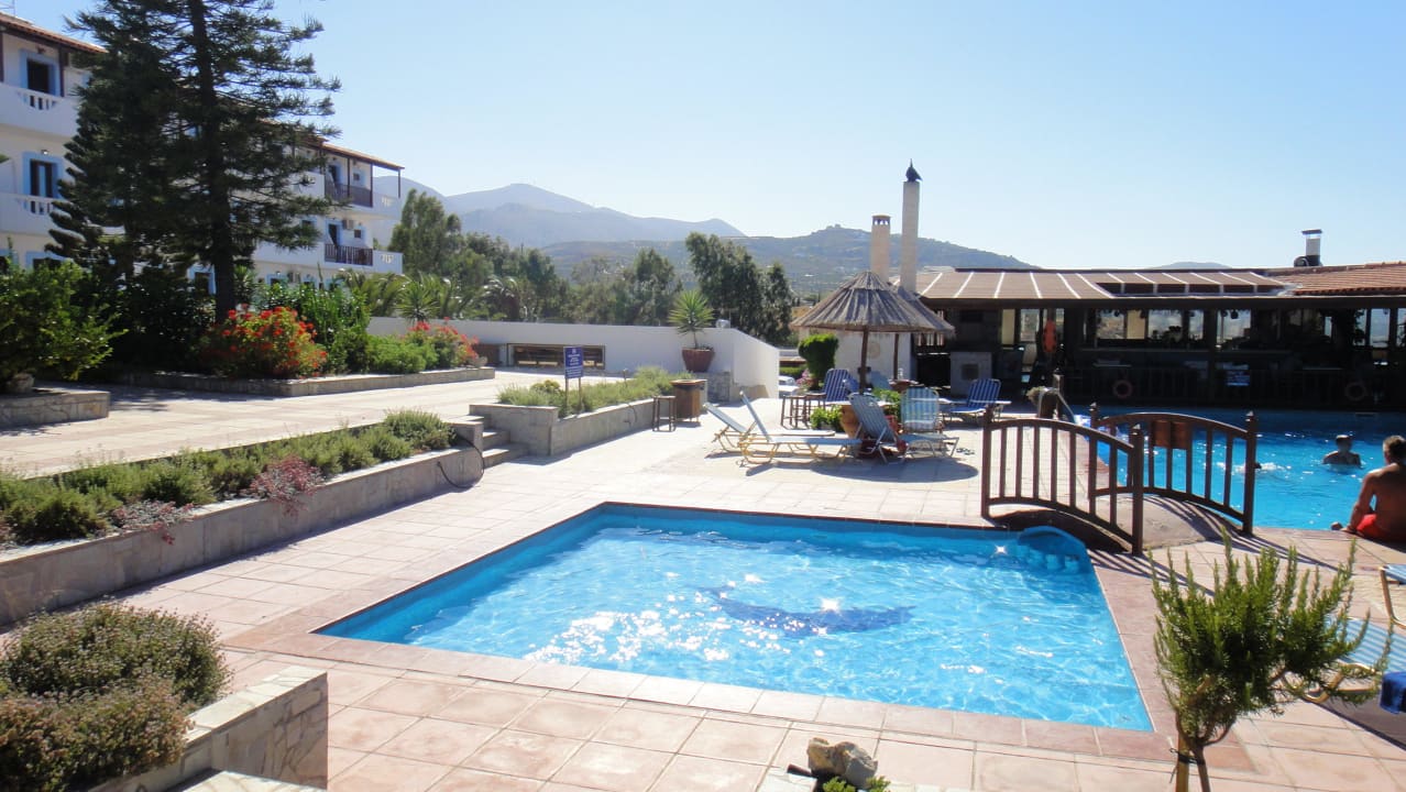 Basen Spiros & Soula Apartments