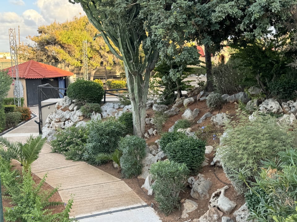 Gartenanlage Anissa Beach & Village