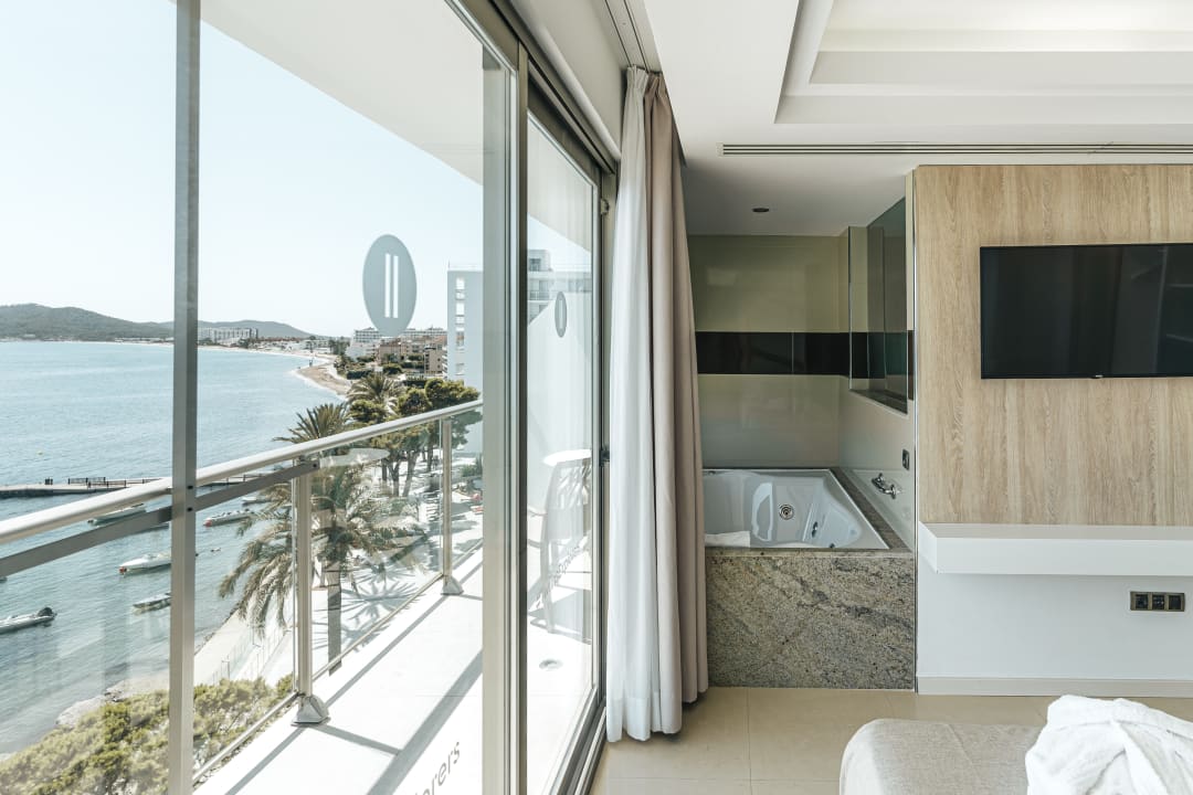 Zimmer The Ibiza Twiins