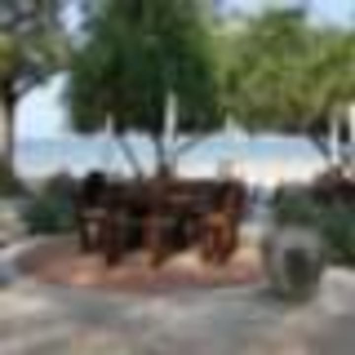 Gemütliche Ecke an der Strandbar Hotel Lanta Castaway Resort