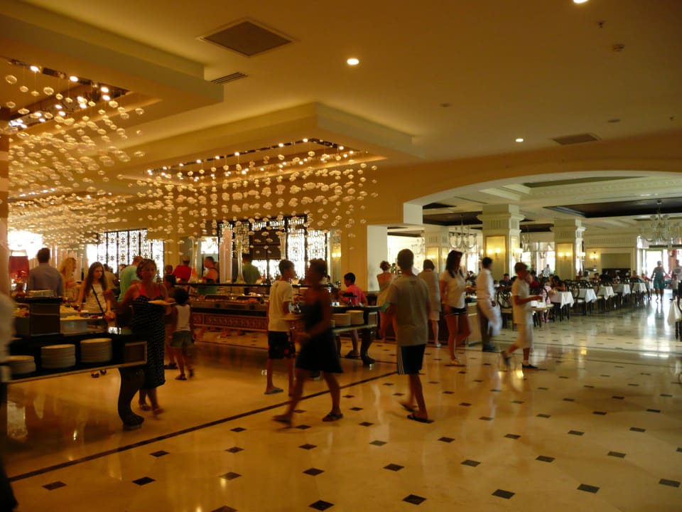 Frühstück im Speisesaal Diamond Excellence Resort & Spa