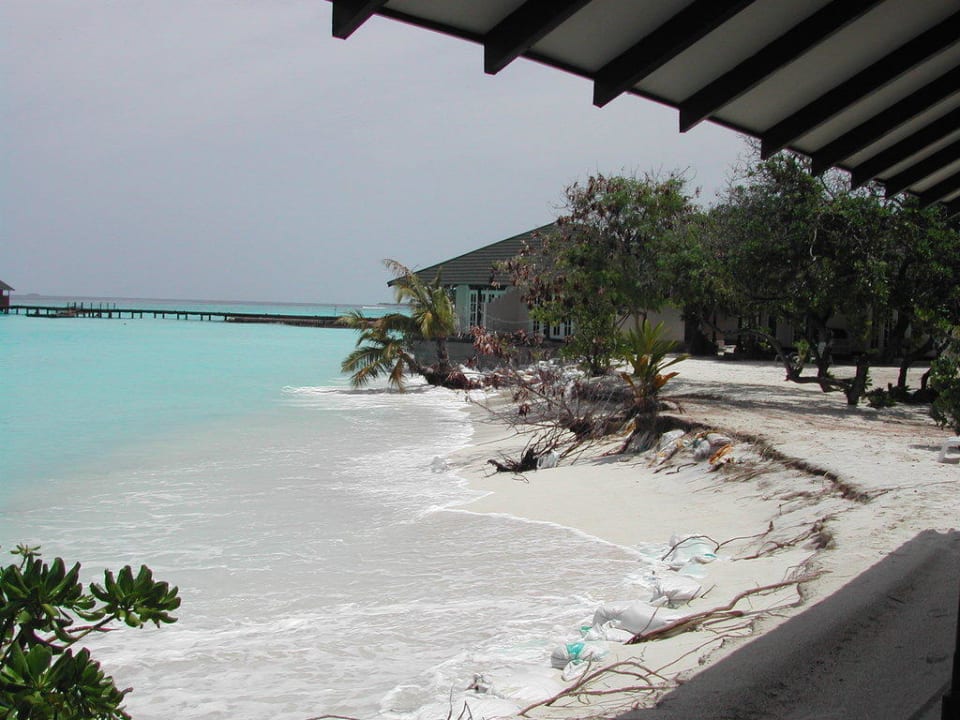 Sandsäcke vor der Tür Adaaran Select Meedhupparu Island Resort - Premium All Inclusive