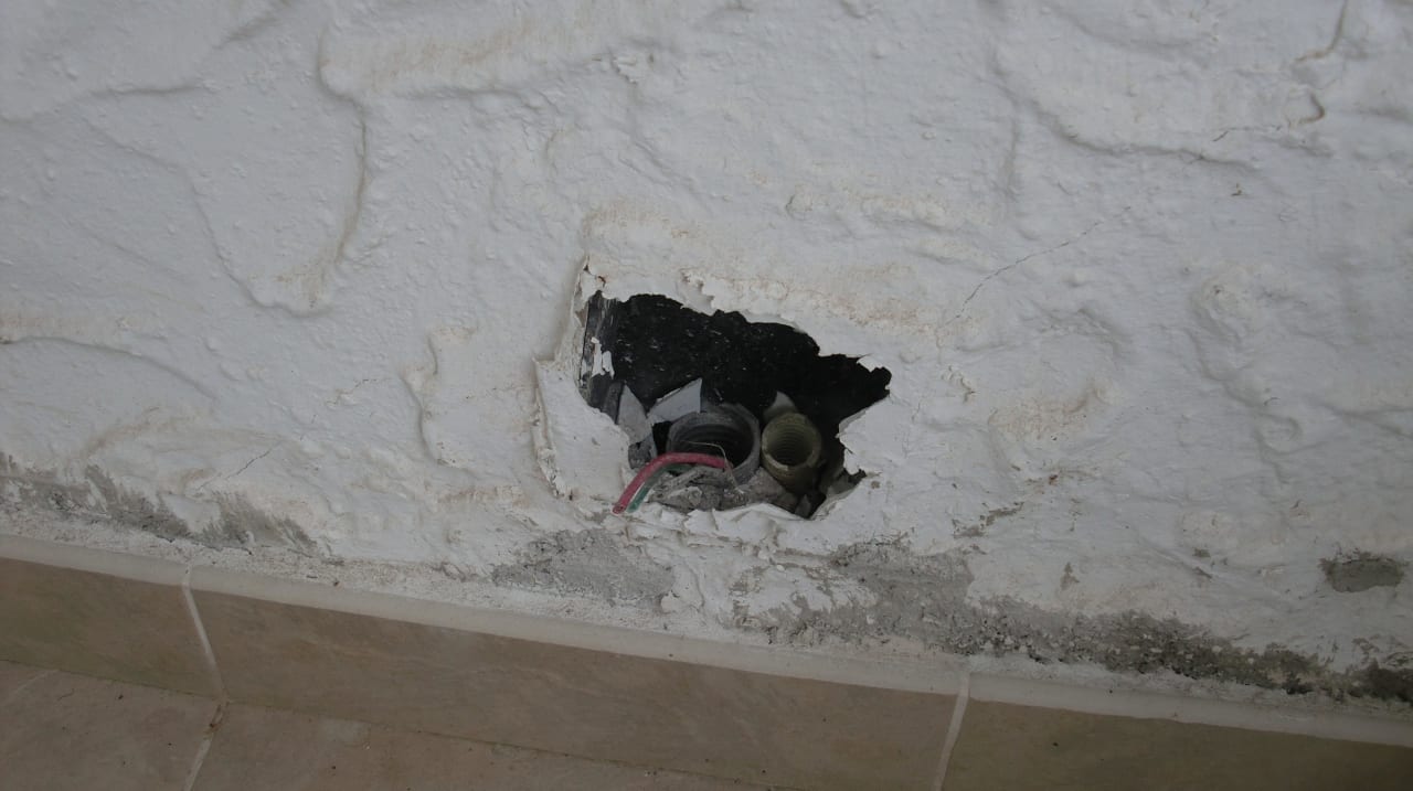 Balkon - offene Stromkabel Grupotel Ibiza Beach Resort