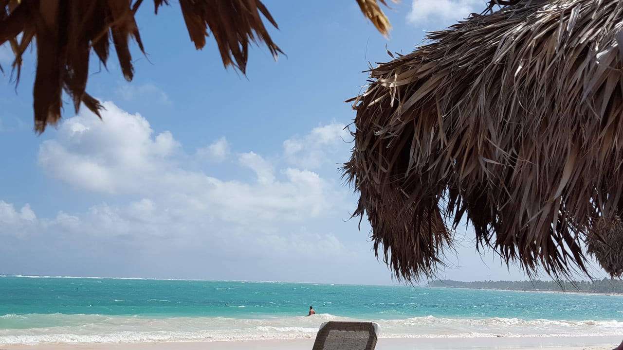 Weißer Sand türkises Wasser Punta Cana Princess All Suites Resort & Spa