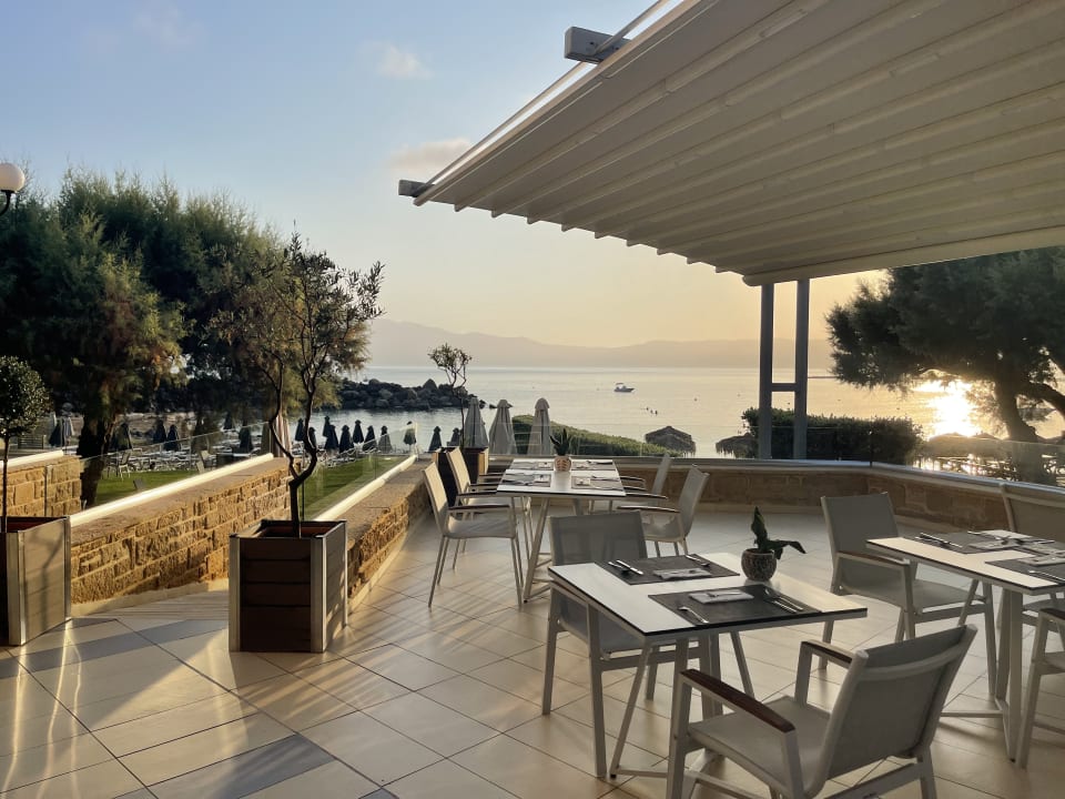 Außenansicht Hotel Molos Bay