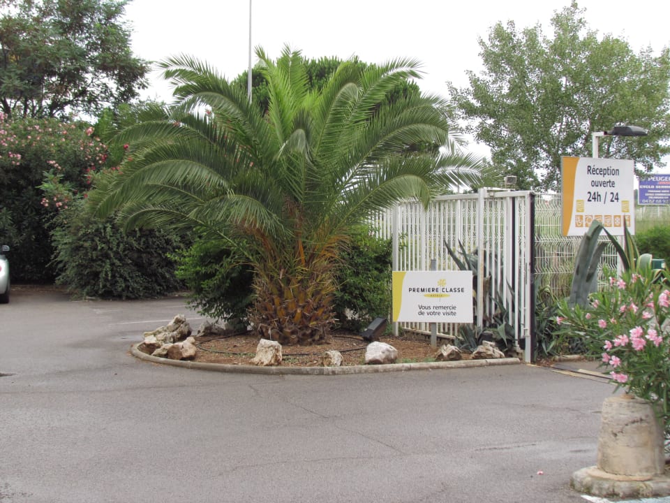 Parkplatz & Einfahrt Hotel Premiere Classe Montpellier Est - Parc Des Expositions - Aéroport