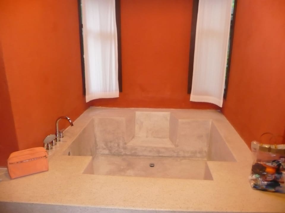 Badewanne passen locker vier Leute rein Moracea by Khao Lak Resort