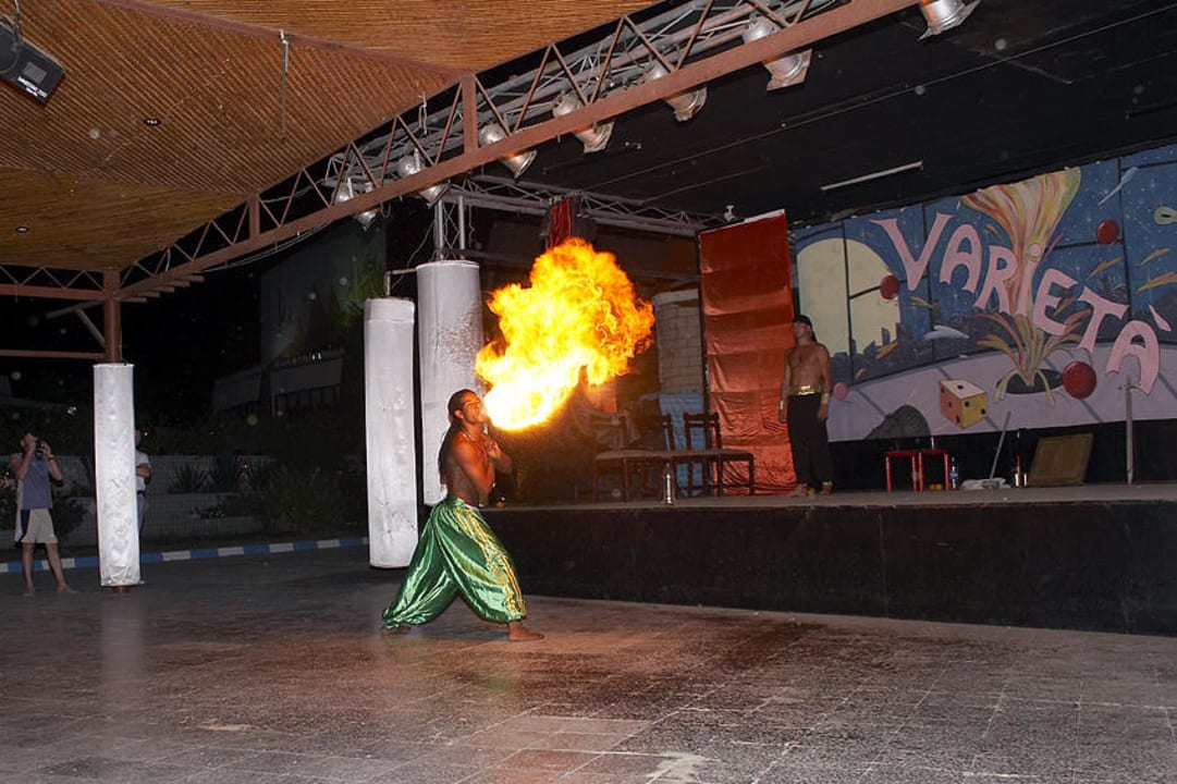 Fakir Alex bei der Animationsshow  Albatros Sharm Resort
