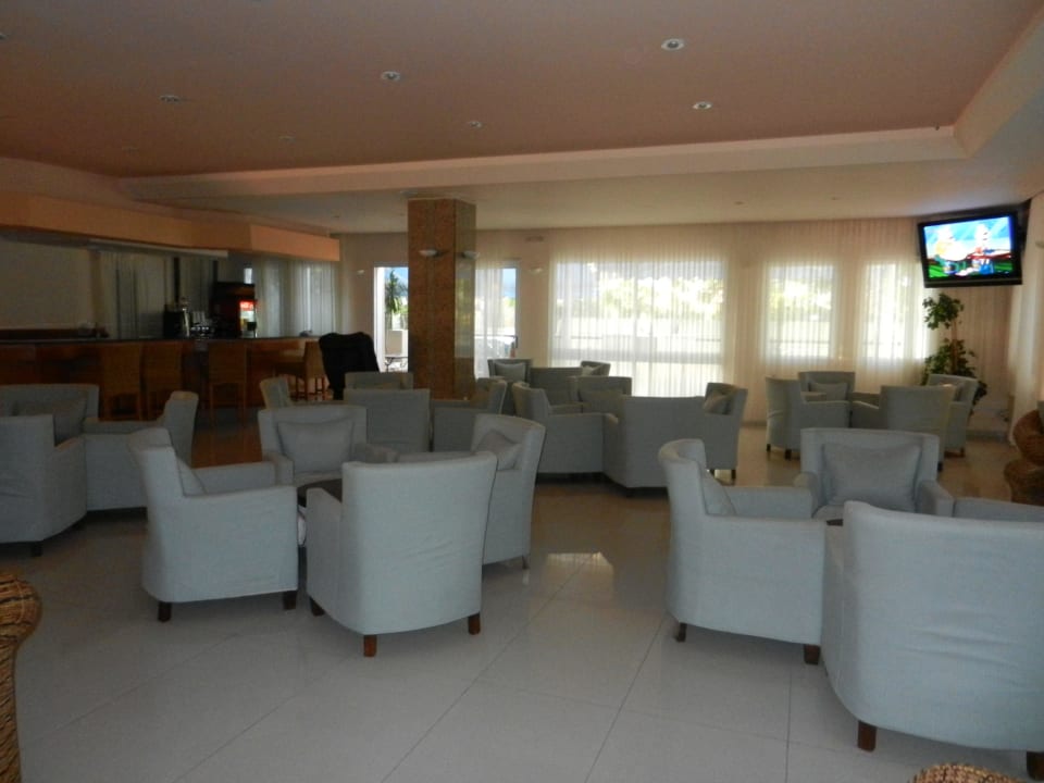 Neu gestalteter Bar-Bereich Hotel Portes Beach