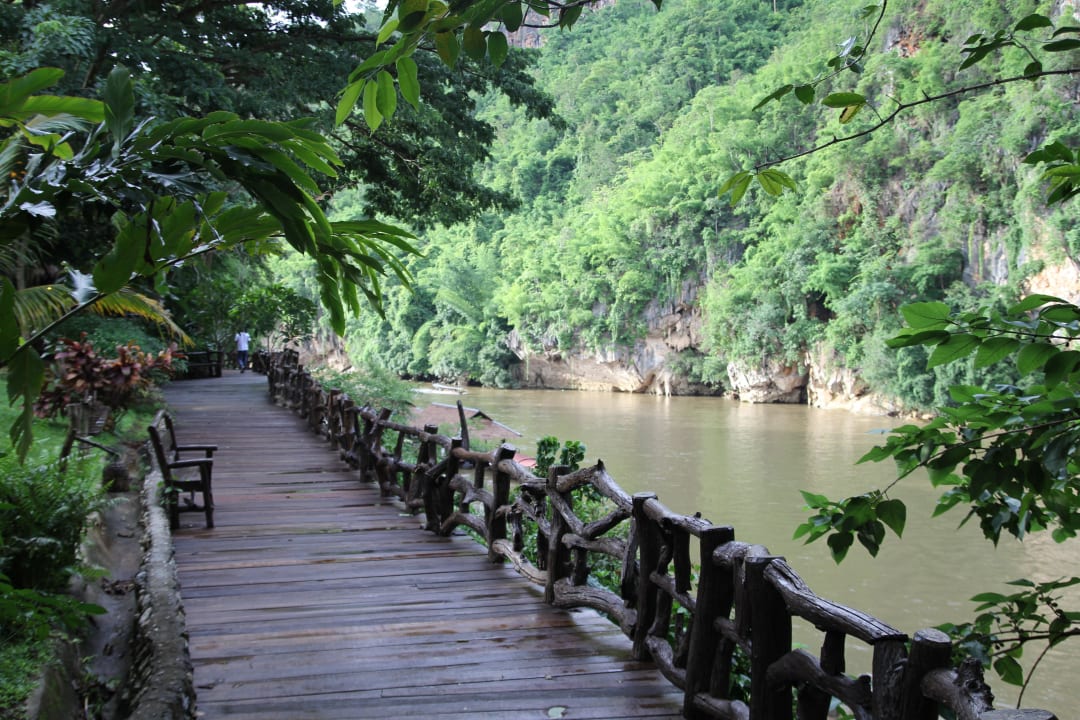 Blick von Hotelanlage auf den Fluß Hotel River Kwai Resotel