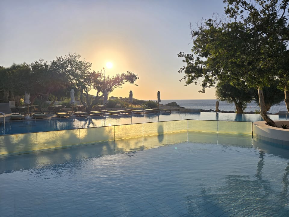 Pool Hotel Kakkos Bay