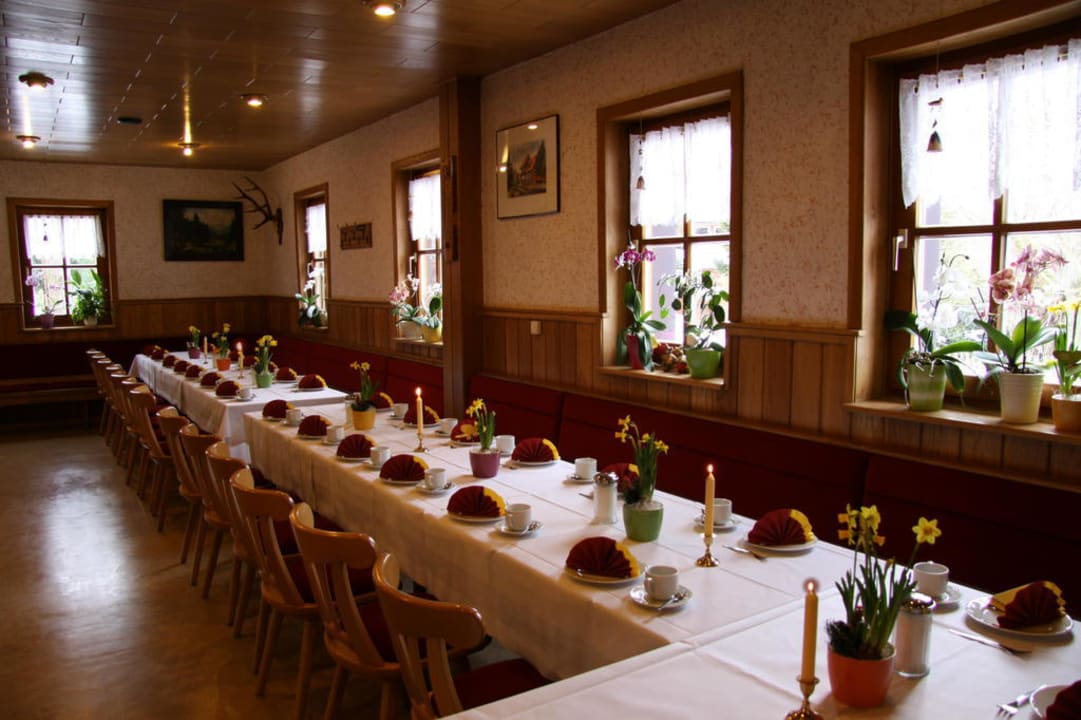 Feierlichkeiten im Gastraum Gasthof Brauner Hirsch