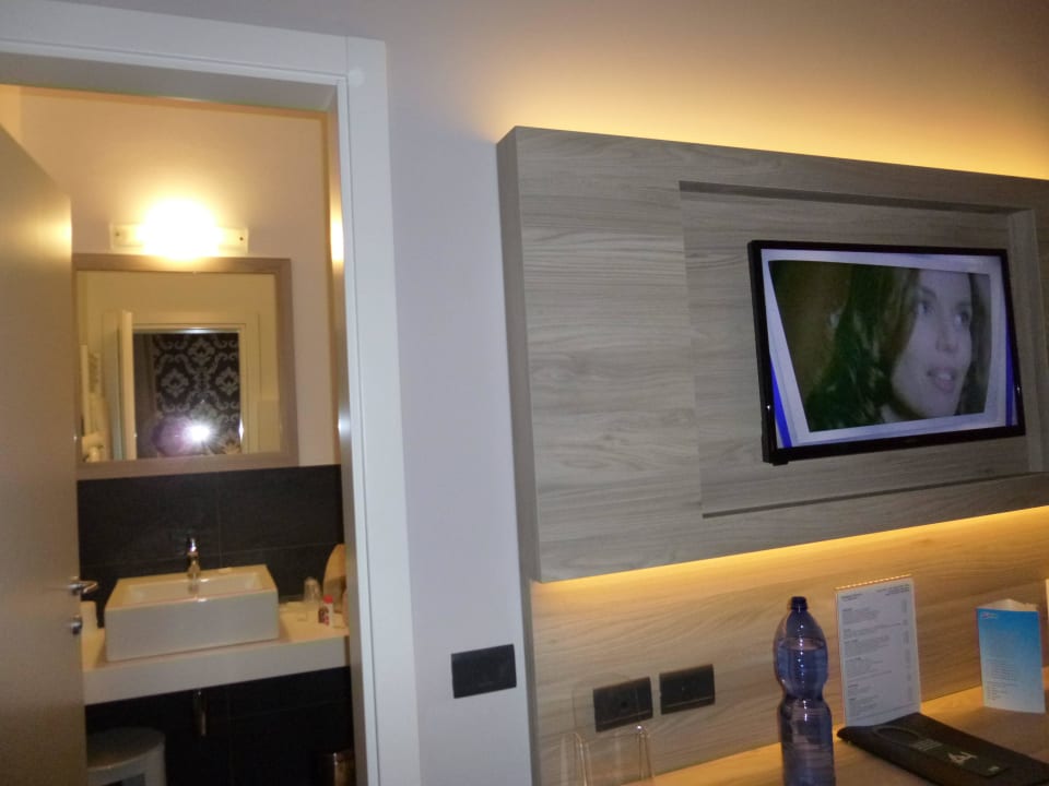 Zimmer mit Einblick ins Badezimmer Hotel San Marco & Formula Club