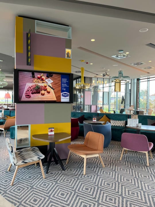 Lobby Hampton by Hilton Krakow Airport