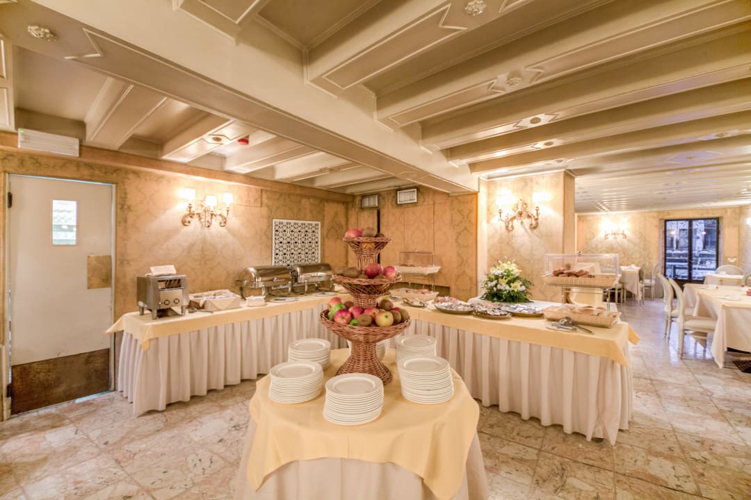 Buffet breakfast Hotel Continental, BW Premier Collection