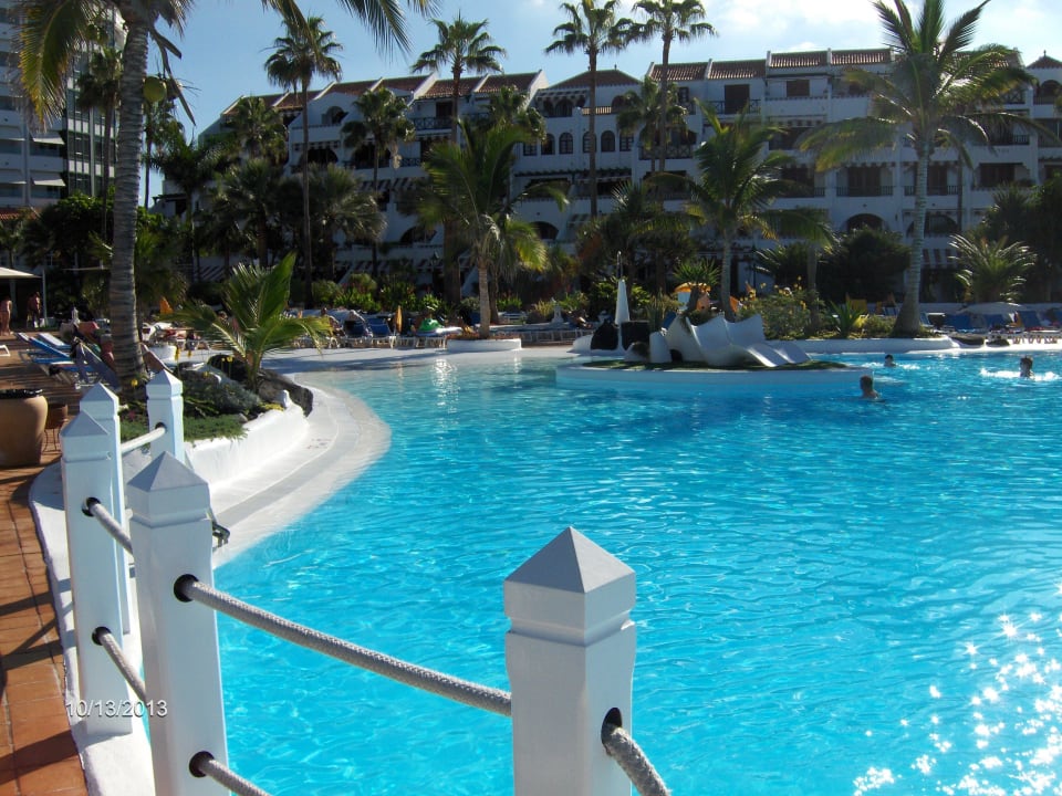 Larger pool Parque Santiago IV Official