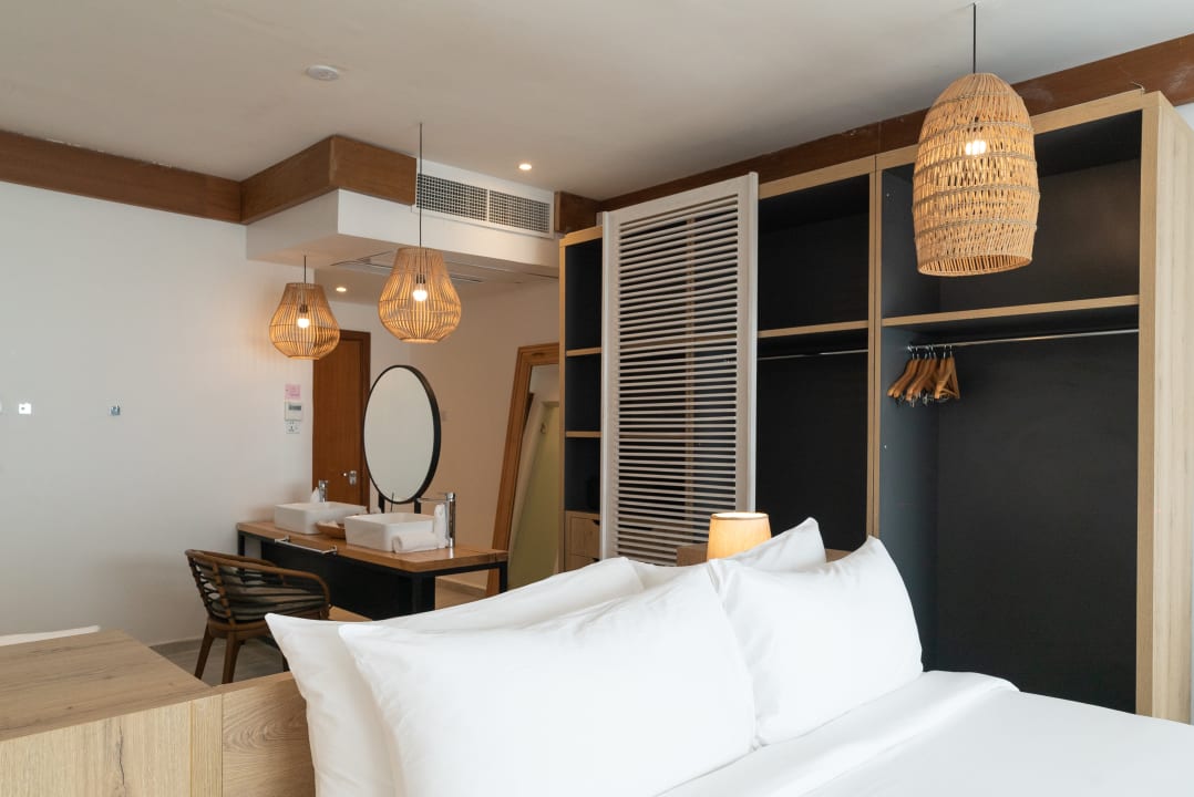 Zimmer Le Mersenne Zanzibar, Autograph Collection