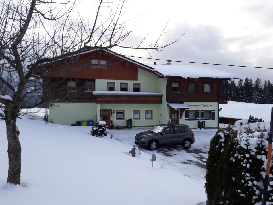 Gästehaus Lärcheck von hinten vom Parkplatz aus Ferienwohnungen Gästehaus Lärcheck
