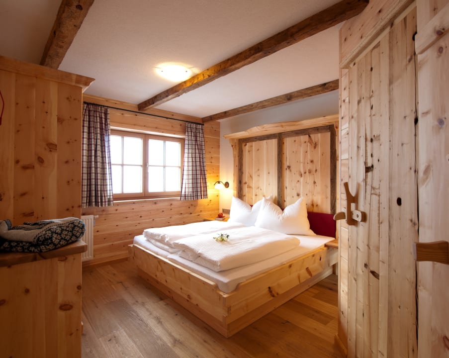 Zirbenschlafzimmer HERZWIES Almsuite & Felding Stubn