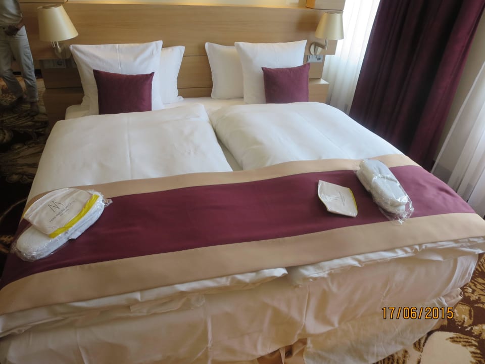 Box-Spring-Bett  Hotel Mondial am Dom Cologne- MGallery