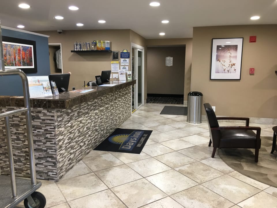 Lobby Hotel Days Inn Williams