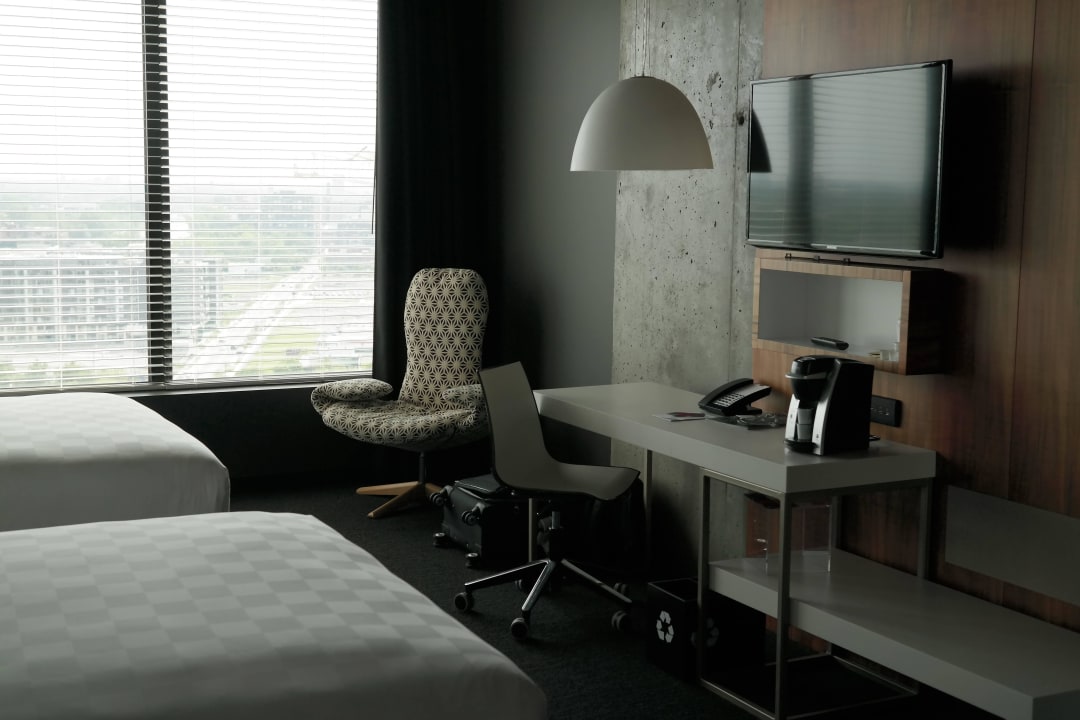 Sehr schön designte Zimmer (hier 17. Stock) Hotel ALT Montreal Griffintown
