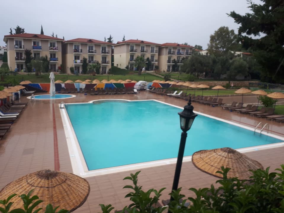 Pool Club Resort Atlantis