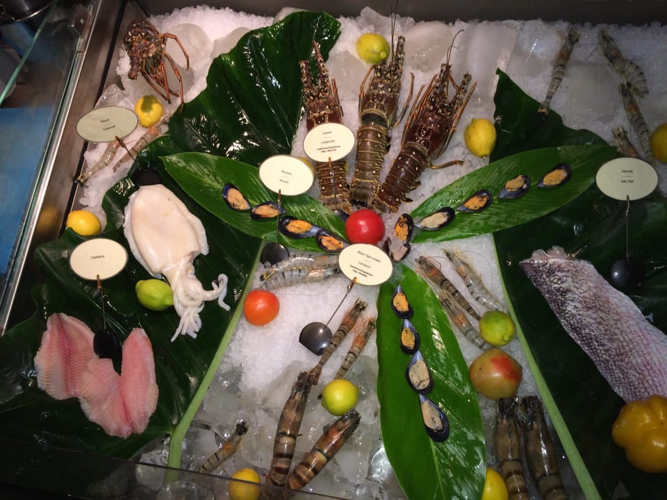 Frische Fischauswahl im a la carte Restaurant  Victoria Beachcomber Resort & Spa