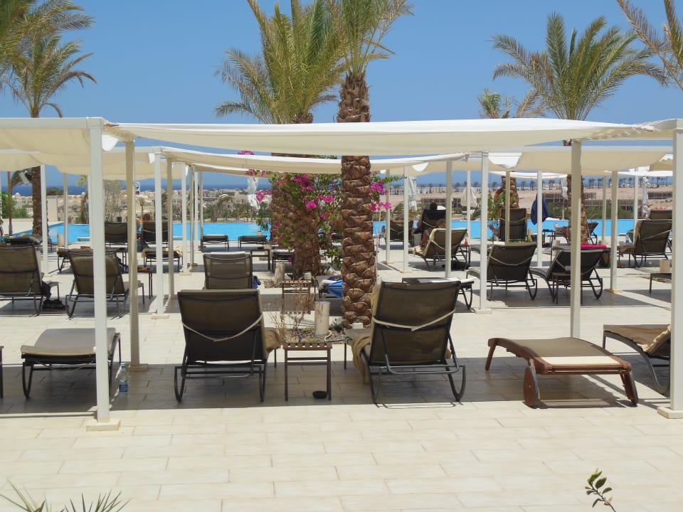 Von der Terrasse zum Poolbereich Steigenberger Makadi Hotel - Adults only
