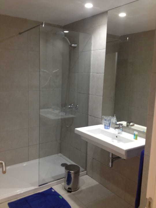 Badezimmer alltoura Club Hotel Akeah Broncemar