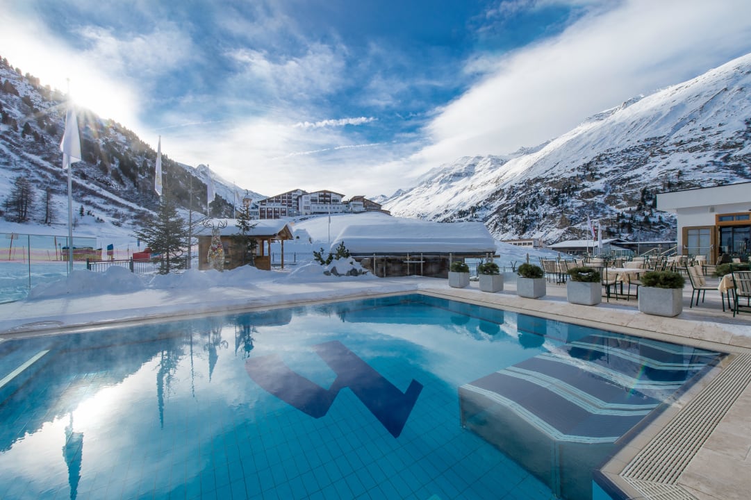 Outdoorpool Alpen-Wellness Resort Hochfirst