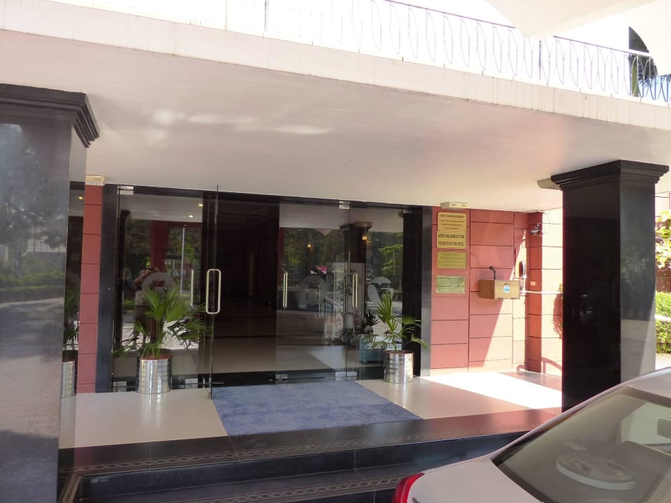Eingang Hotel Fortune Pandiyan