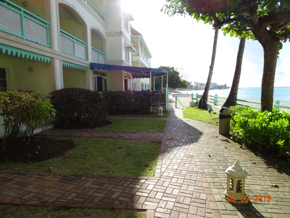 Außenansicht Blue Orchids Beach Hotel