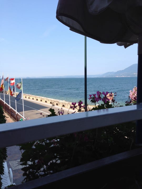 Terrassenaussicht auf den See Hotel Merano