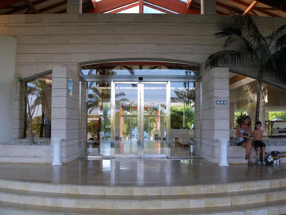 Hoteleingang Prinsotel La Dorada